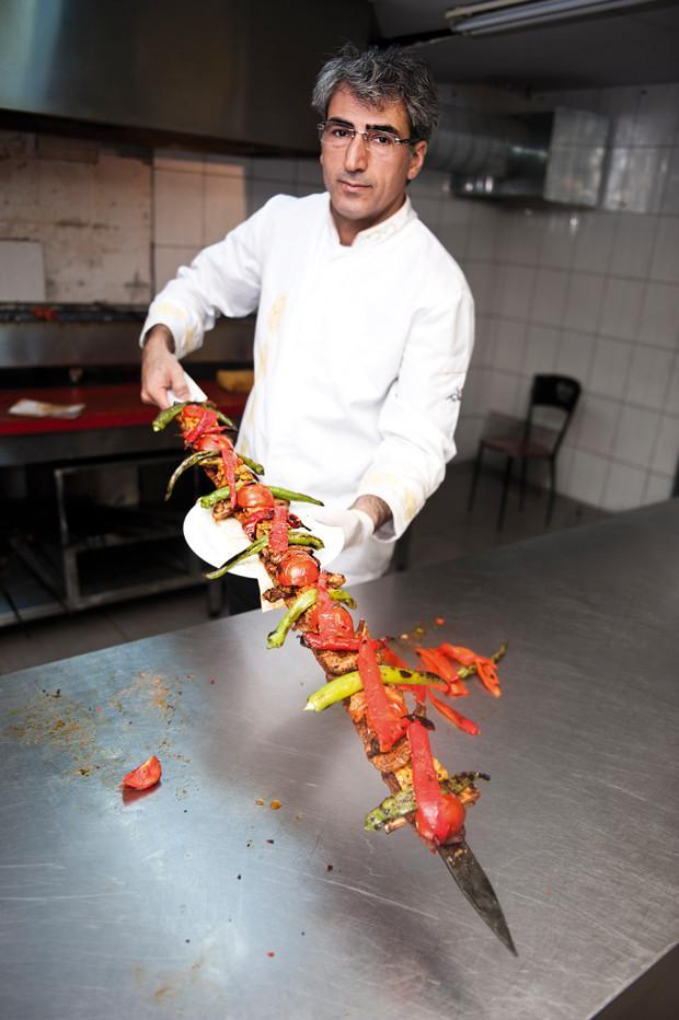 En lezzetli Adana kebap işte böyle yapılır