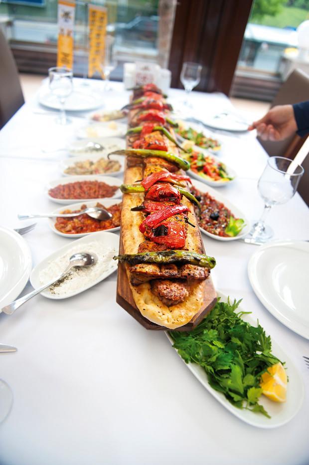 En lezzetli Adana kebap işte böyle yapılır