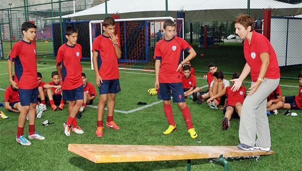 Sporculara fısıldayan kadın