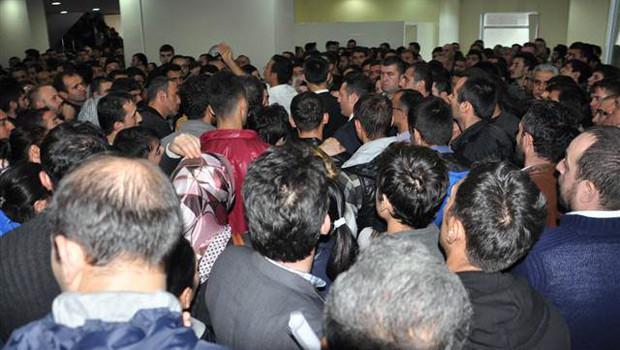 600 kişilik işe 3 bin kişi başvurdu, kuyruk sokağa taştı - Son Dakika Haberleri İnternet
