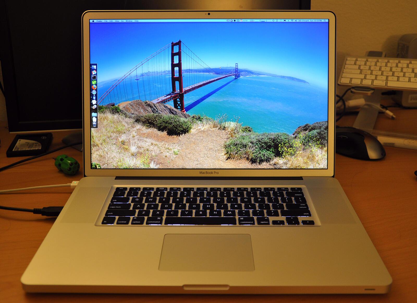 17 дюймов. Apple MACBOOK Pro 17. MACBOOK Pro 2009. MACBOOK Pro 17 2009. MACBOOK Air 17 Pro.