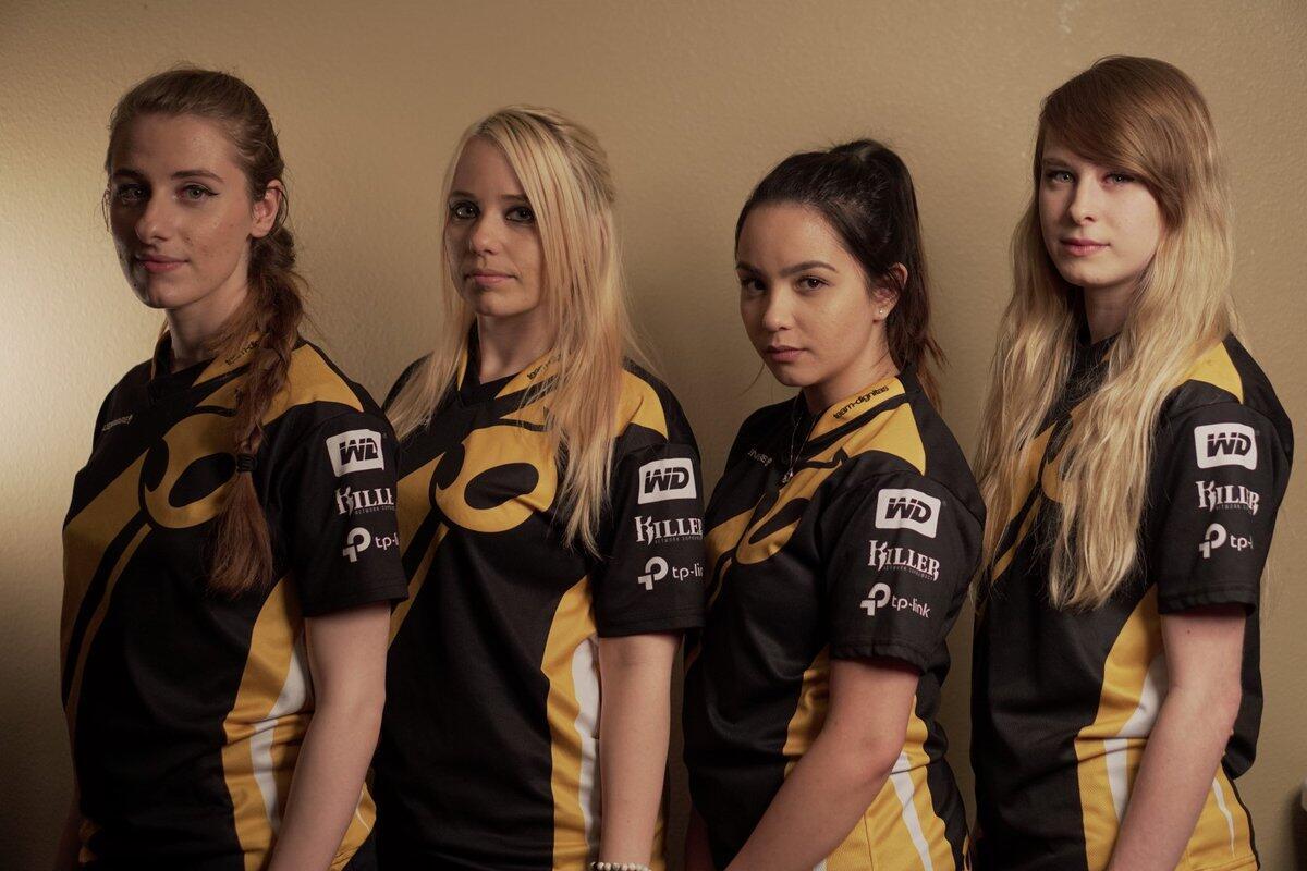 Go female. CS go dignitas команда. Team dignitas по CS:go. Женские команды КС го. Женские киберспортивные команды.