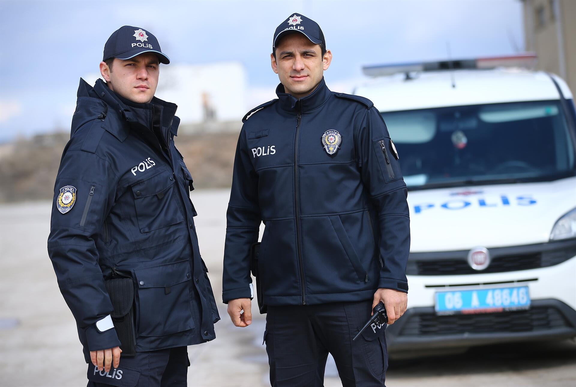 E polis. Форма турецких полицейских. Униформа полиции Турции. Форма полиции Турции. Полицейская форма в Турции.