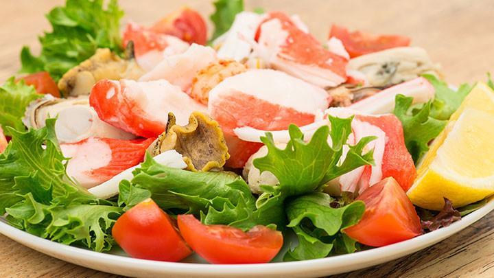 Yengeç salatası tarifi Salata Tarifleri