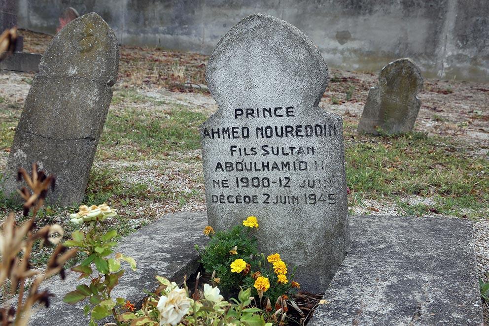Hanedan üyelerinin Fransa’daki sahipsiz mezarları