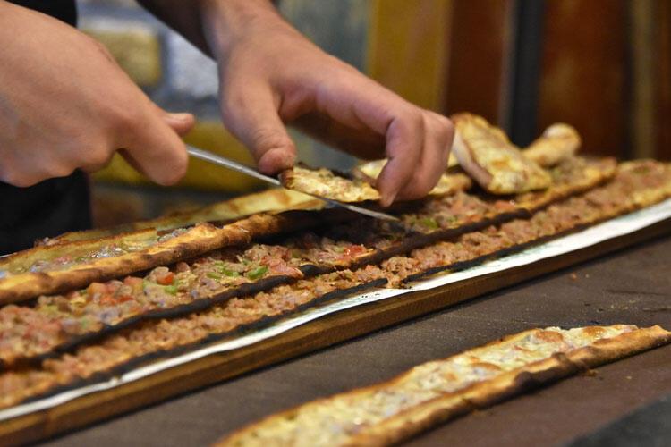 Etli ekmek, 800 yıldır Konya’da üretiliyor