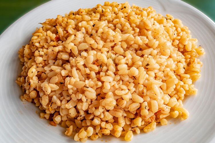 Salcali Soganli Bulgur Pilavi Nasil Yapilir Salcali Bulgur Pilavi Tarifi