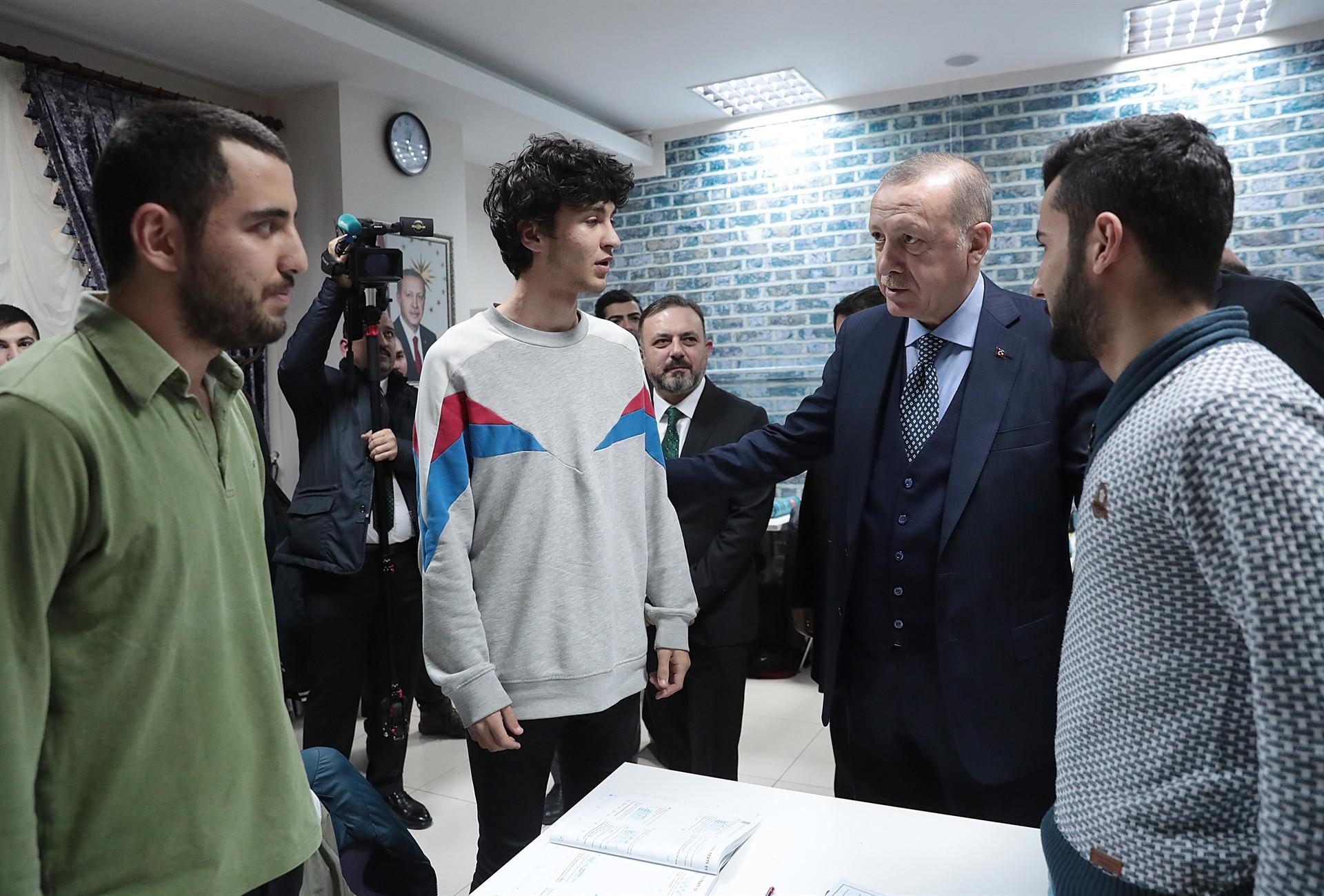 Son dakika&hellip; Cumhurbaşkanı Erdoğan�dan Ankara�ya metrobüs müjdesi