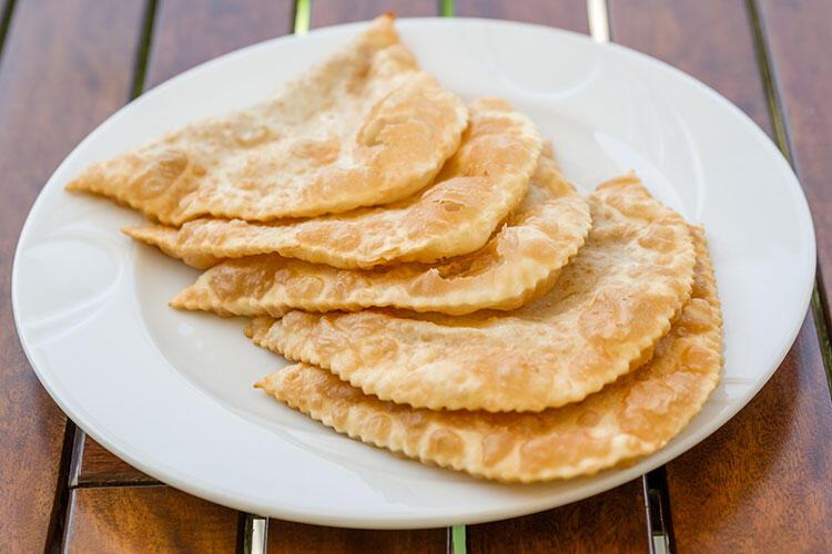 Çiğbörek (çiğ börek, çibörek) nasıl yapılır? Tatar usulü çiğbörek tarifi
