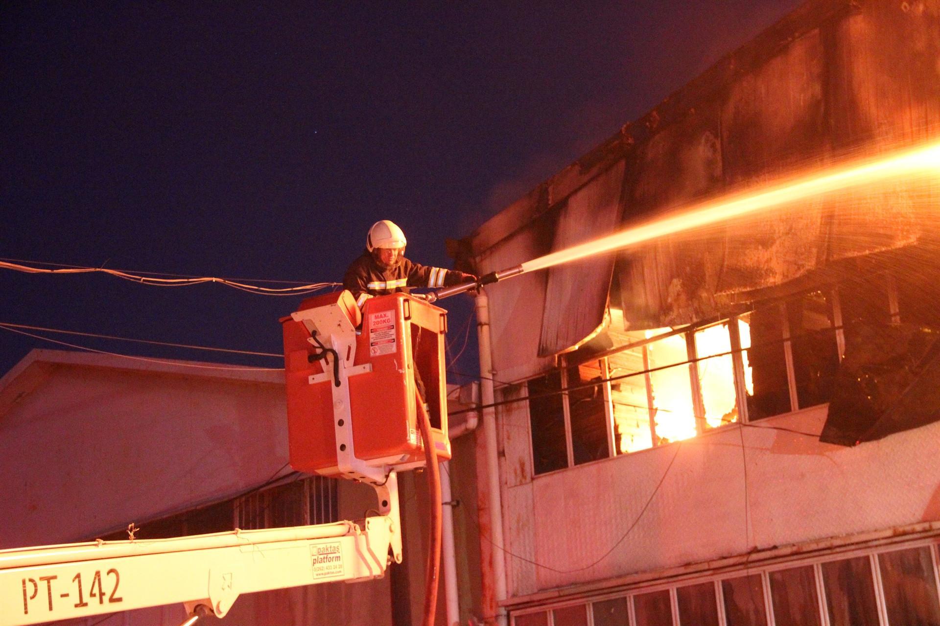 Konya�da mobilya atölyesinde korkutan yangın Son Dakika Konya�da mobilya atölyesinde korkutan yangın Son Dakika
