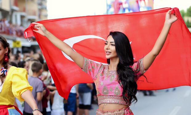 En güzeli Türk kızı - Son Dakika Magazin Haberleri