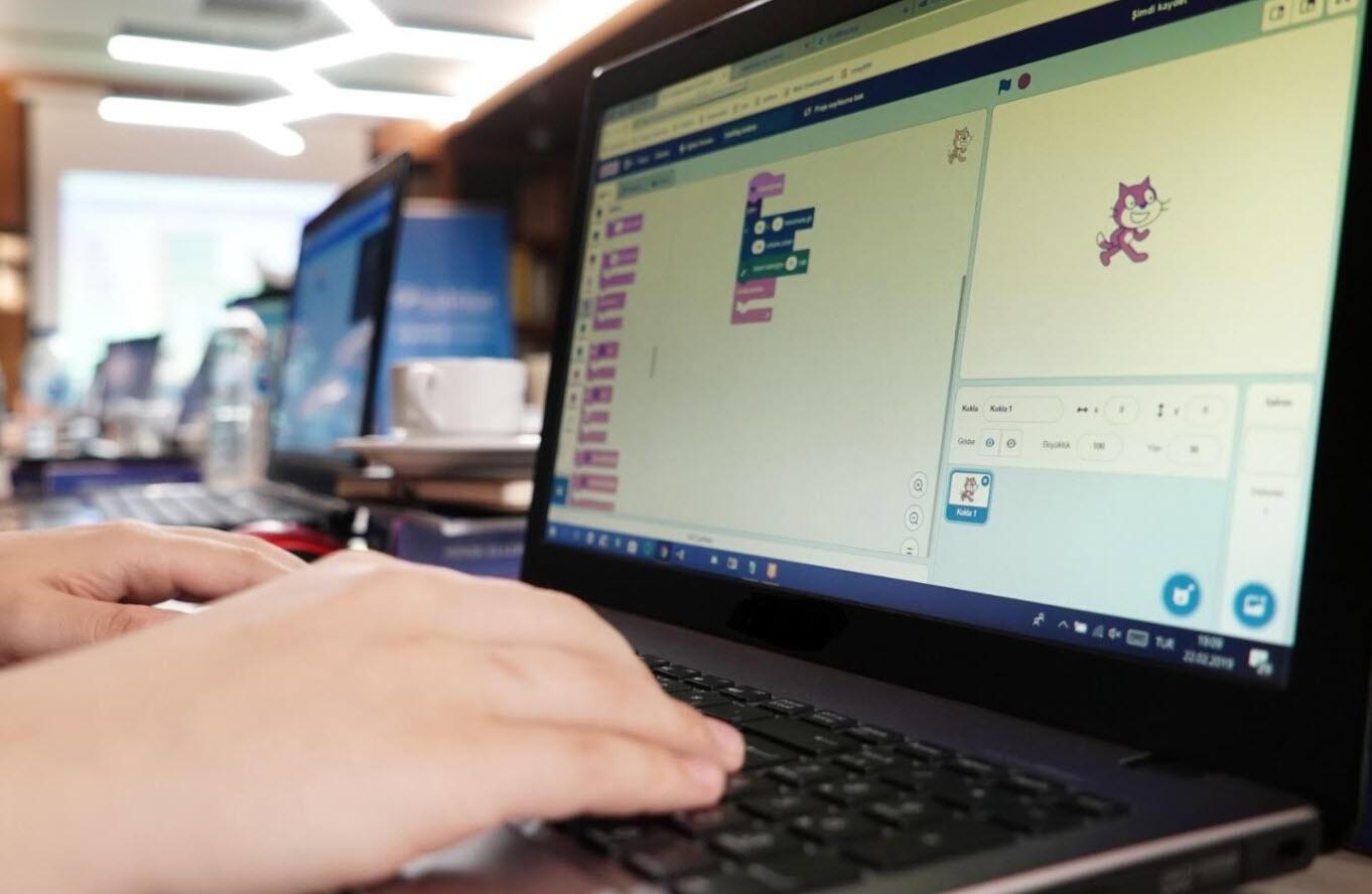 Minik Eller Kod Yazıyor�da Scratch Cup başvuruları başladı Teknoloji
