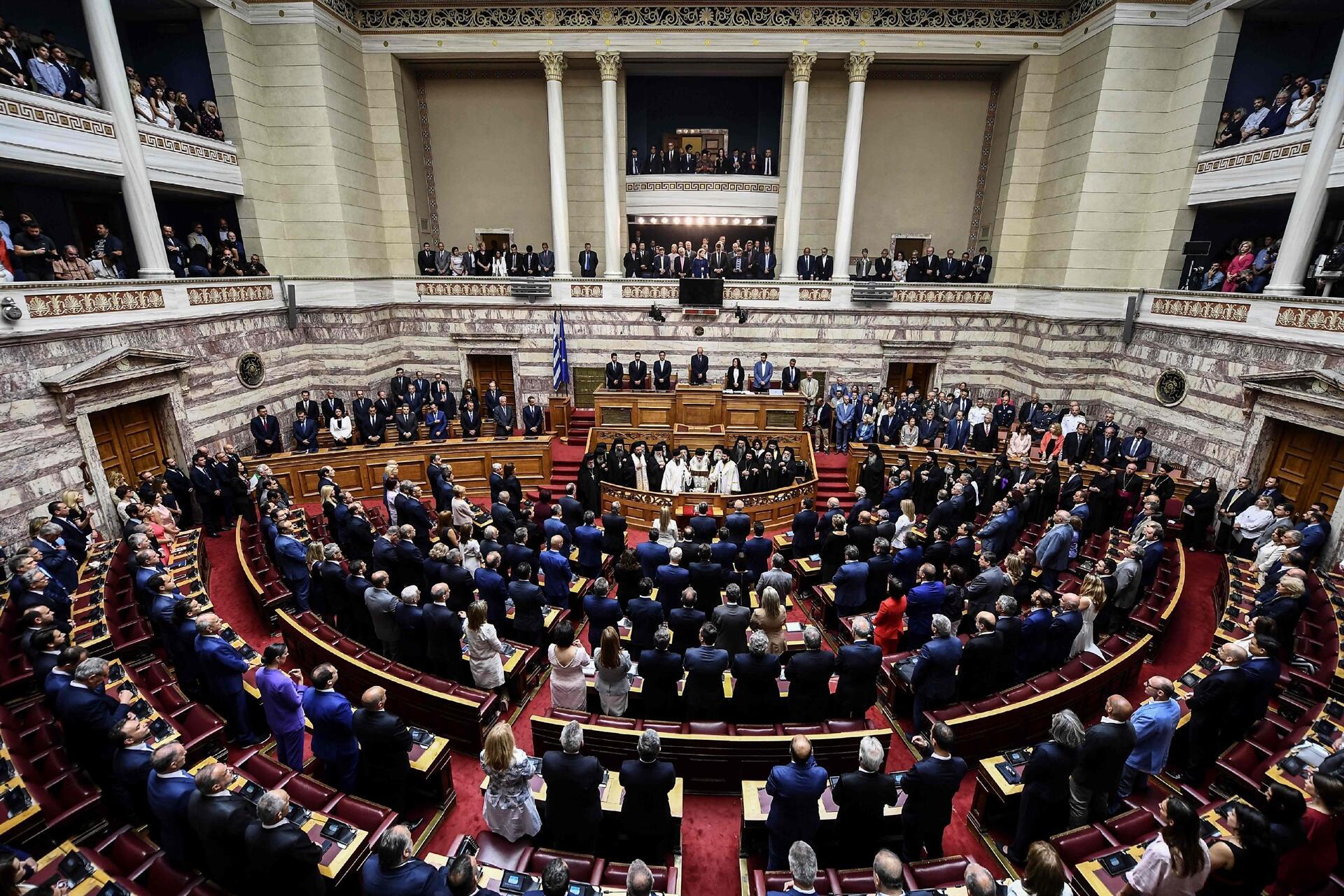 Парламент избирает президента. Парламент Греции фото. Парламент Греции США. Структура парламента Греции. Греция парламентская Республика кратко.