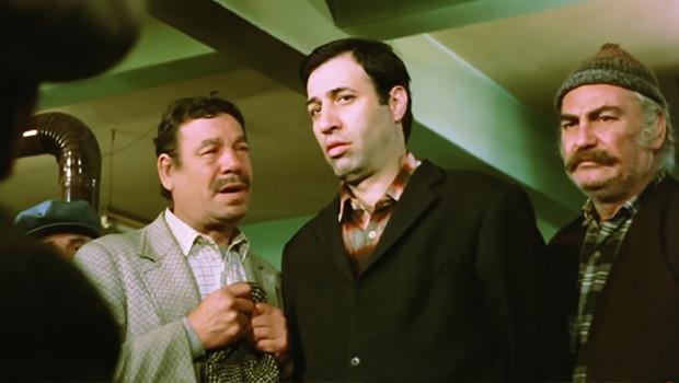 Uc Kagitci Filmi Ne Zaman Cekildi Iste Uc Kagitci Filminin Konusu Ve Oyunculari