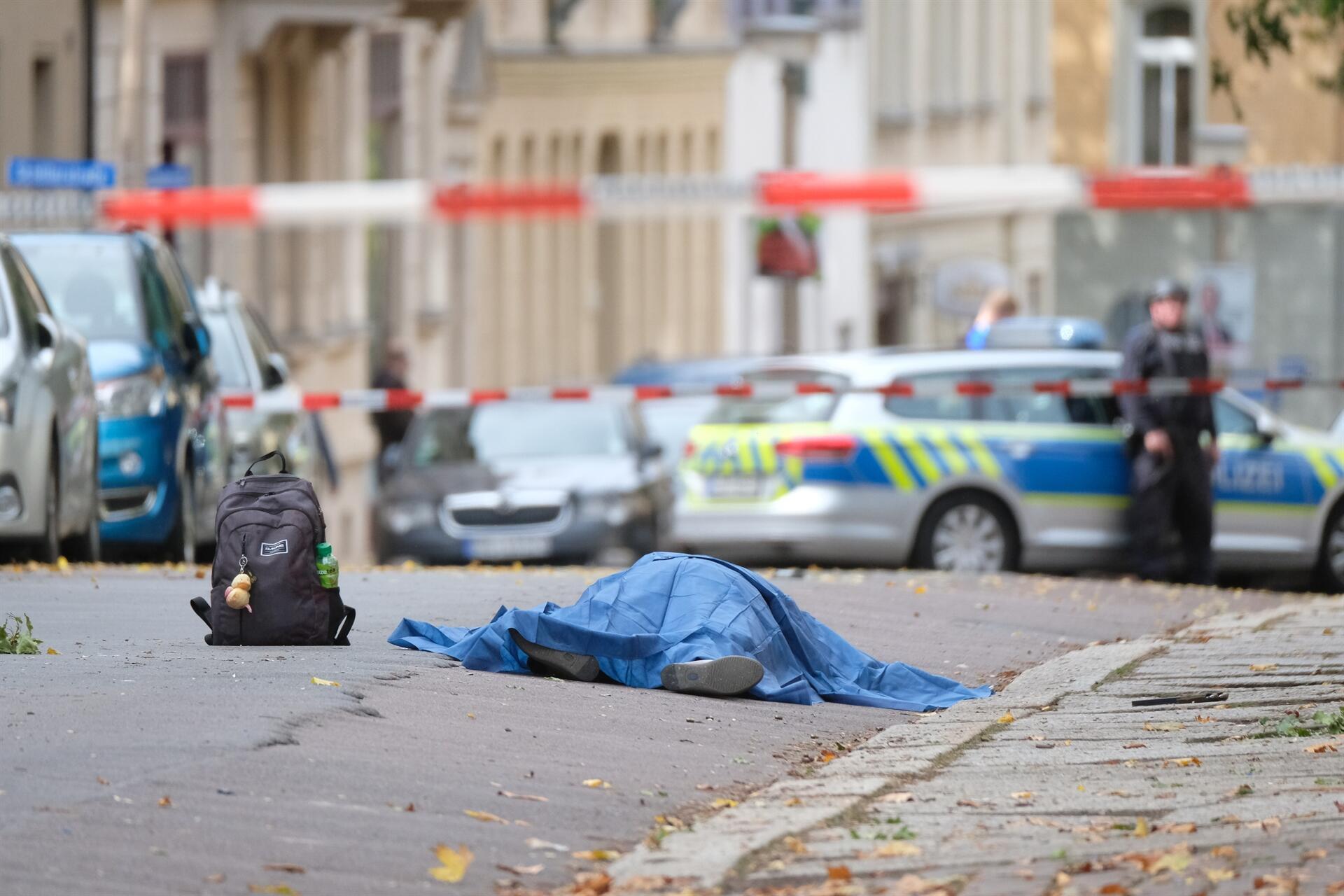 Almanya'da sinagog önünde silahlı saldırı 2 ölü