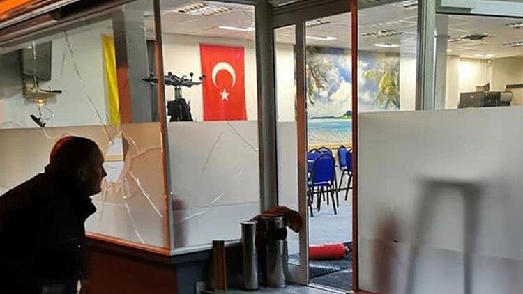 Terör örgütü yandaşları Almanya'da bir cami ve lokale saldırdı