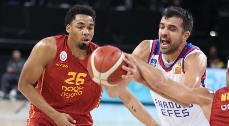 Anadolu Efes, Galatasaray'ı farklı yendi Anadolu Efes, Galatasaray'ı farklı yendi