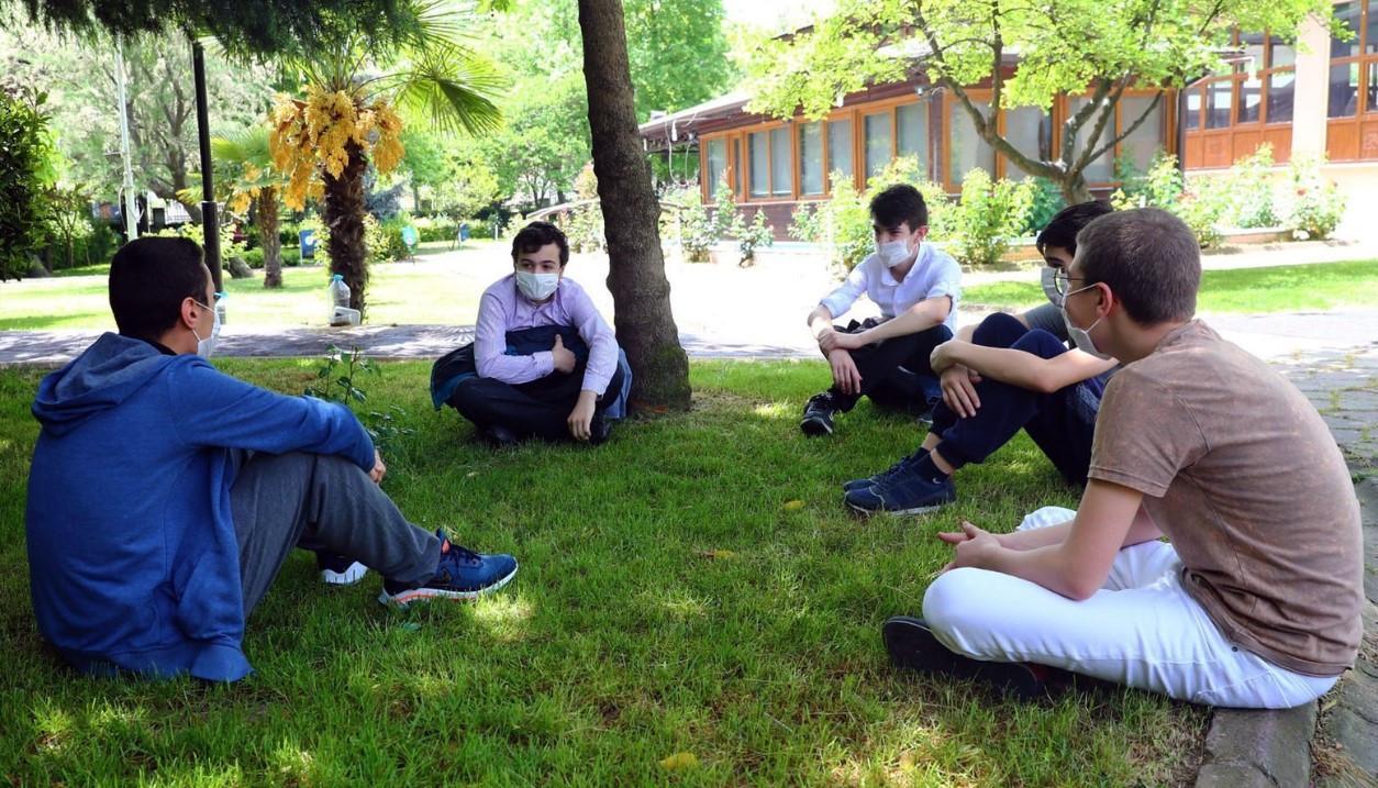 Bakan Albayrak: Sokaklarımız, gençlerimizle çok daha güzel - Resim: 0