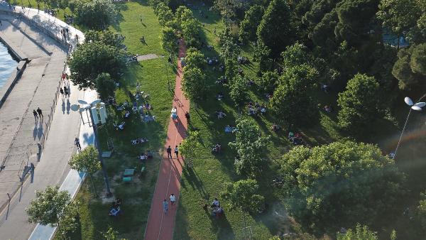 Çemberler silindi, sosyal mesafe kalmadı - Resim: 0