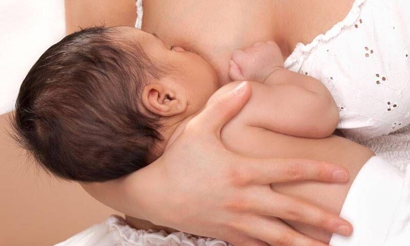 Bebegi Emzirme Pozisyonu Nasil Olmali