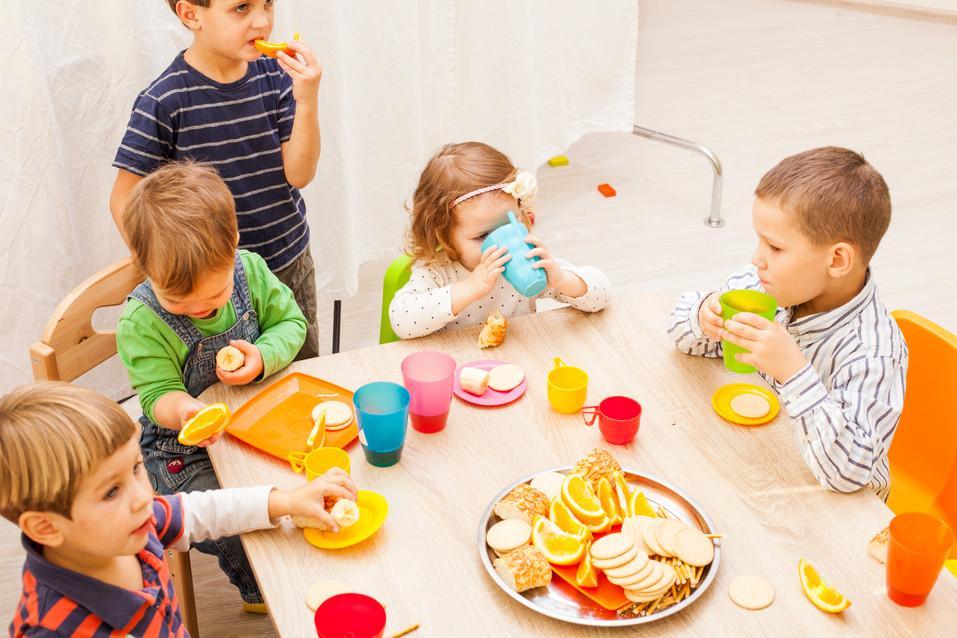 Okul öncesi döneminde çocuklar nasıl beslenmeli