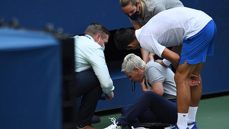 Novak Djokovic çıldırdı! Raketini paramparça etti