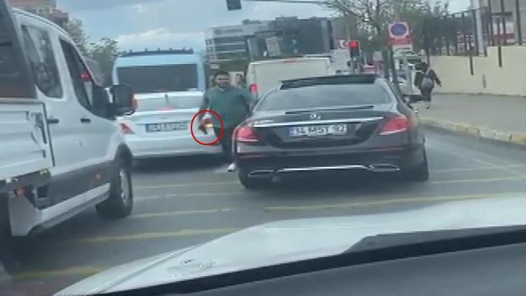 The image that makes you “give up” in traffic in Istanbul!  He got out of his vehicle with a gun