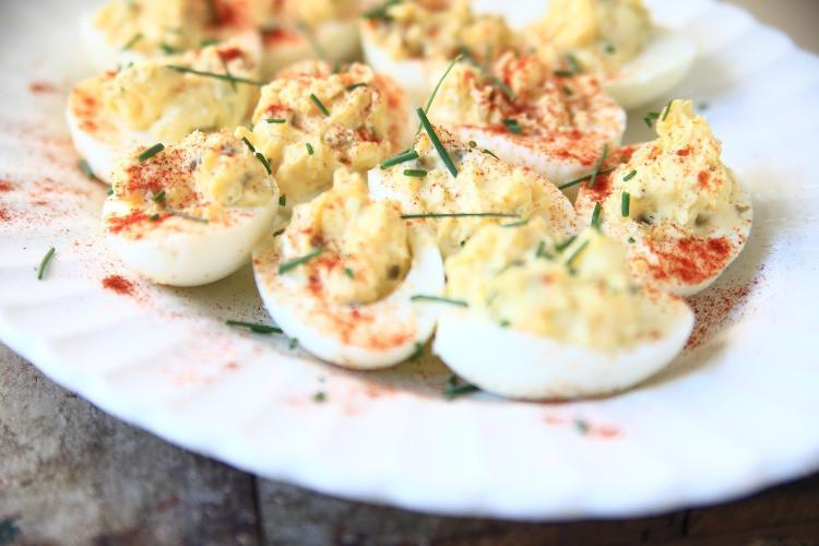 Deviled eggs (Acılı yumurta dolması) nasıl yapılır? Evde