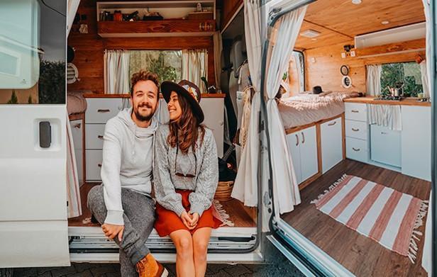 Evlerini Kapatip Karavana Tasindilar Nereye Park Edersek Evimiz Artik Orasi Seyahat Haberleri