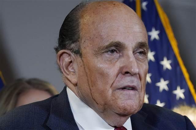 Trump’ın avukatı Rudy Giuliani'nin basın toplantısında zor anları! - Resim: 0
