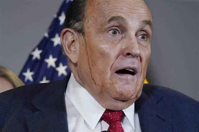 Trump’ın avukatı Rudy Giuliani'nin basın toplantısında zor anları! - Resim: 1