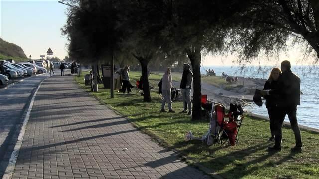 İstanbul'da sokağa çıkma kısıtlamasına saatler kala insanlar sahile koştu - Resim : 2