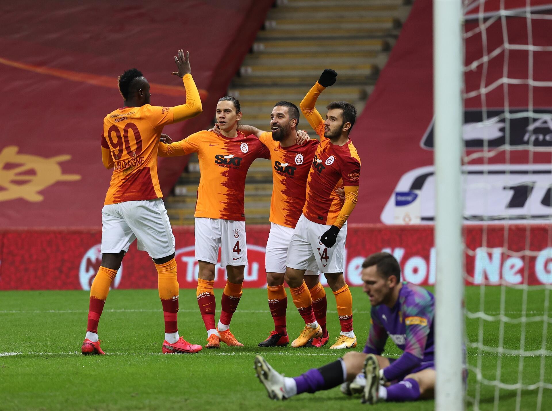 Göztepe: 2 - Galatasaray: 3 ...