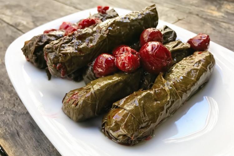 Vişneli yaprak sarma tarifi Evde vişneli yaprak sarma nasıl yapılır