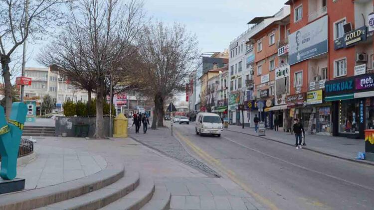 Cok Yuksek Riskli Aksaray Da Bulutlu Havada Cadde Ve Sokaklar Bombos Son Dakika Haberleri