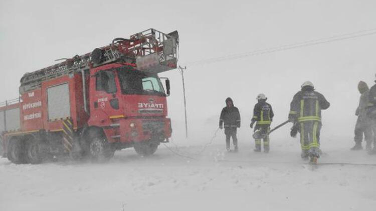 Van'da 'kar' kazaları 1 ölü 8 yaralı