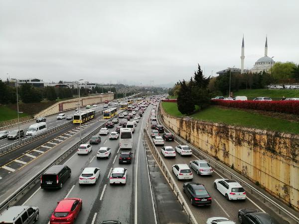 istanbul da her iki koprude trafik yogunlugu son dakika haberleri
