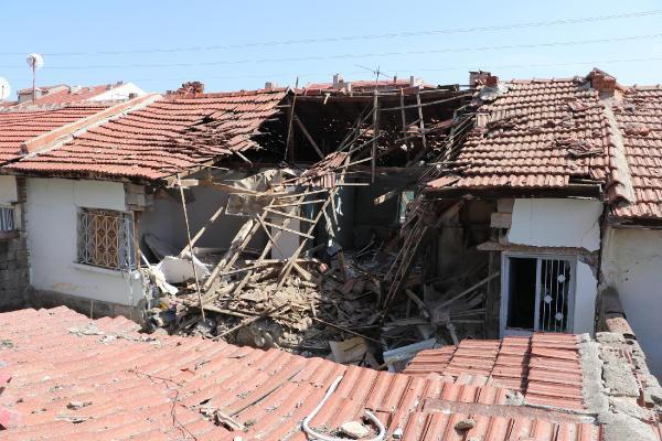 Helyum gazı tüpleri patladı, müstakil ev kullanılamaz hale geldi Son