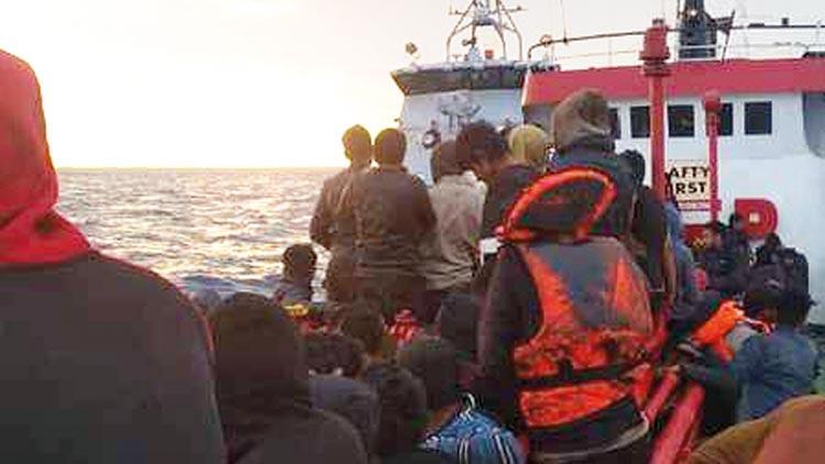 400 όμηροι στο Αιγαίο: Η Ελλάδα περιμένει Αφγανούς πρόσφυγες στη θάλασσα