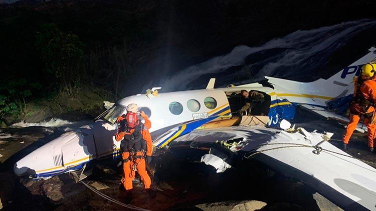 Brezilyalı ünlü şarkıcı Mendonça uçak kazasında hayatını kaybetti - En Son  Haberler