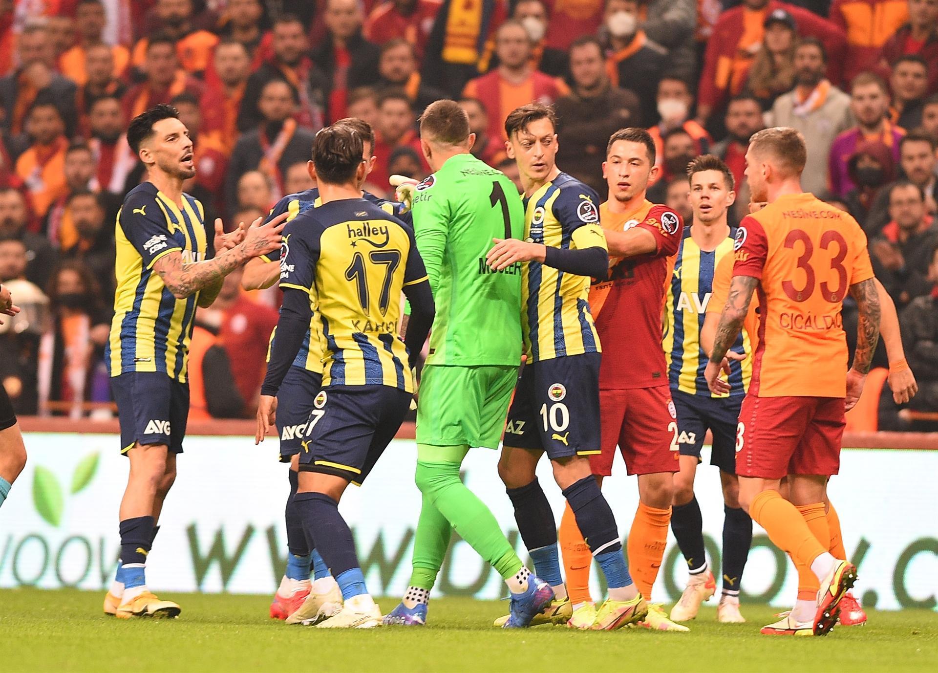 Galatasaray-Fenerbahçe Maçından En özel Fotoğraflar! - Son Dakika Spor ...