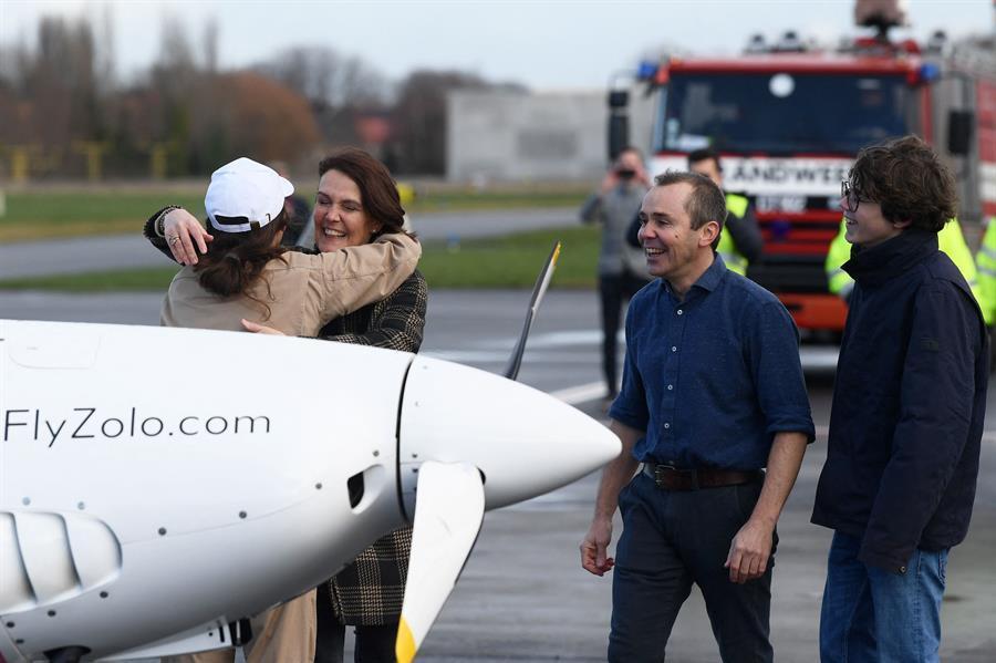 Son dakika... 19 yaşındaki İngiliz-Belçikalı pilot Zara Rutherford tarihe geçti