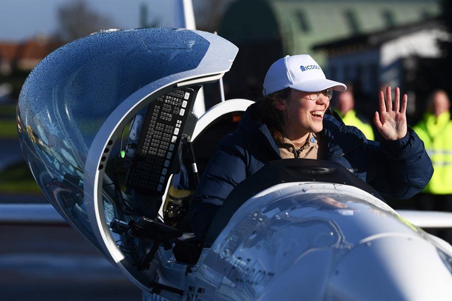 Son dakika... 19 yaşındaki İngiliz-Belçikalı pilot Zara Rutherford tarihe geçti