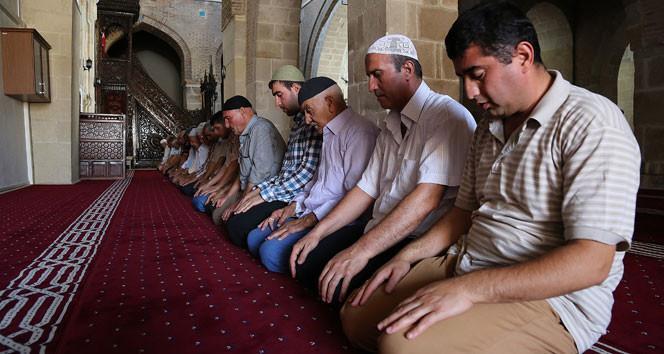 Cuma namazında hutbeye yetişemeyen kimsenin namazı geçerli midir