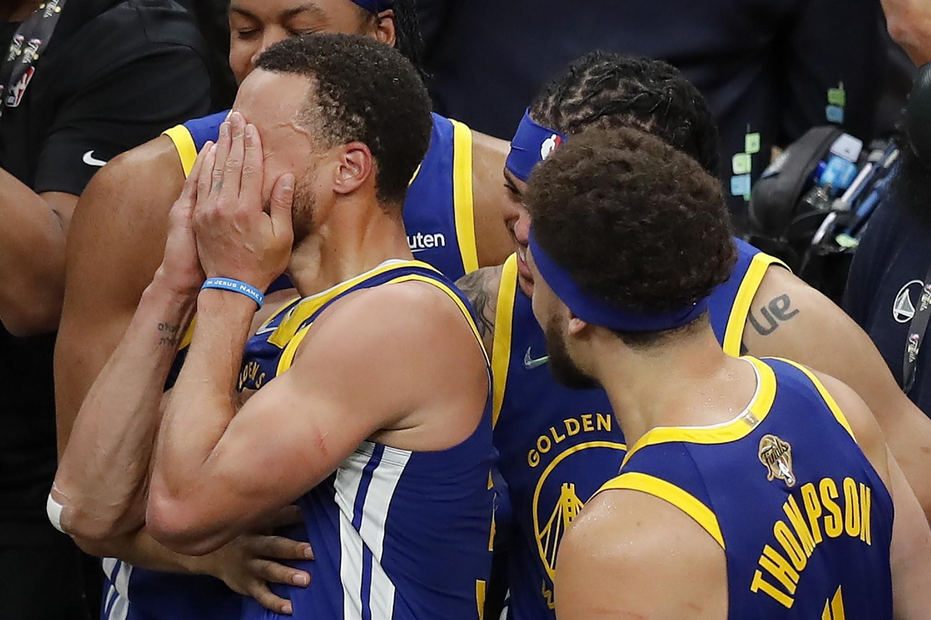 NBAde 2021-22 sezonu şampiyonu Golden State Warriors (Şampiyonluk Fotoğrafları)