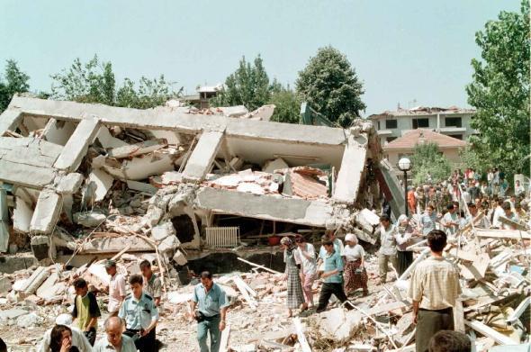 17 Ağustos depremi ne zaman, saat kaçta, nerede oldu Marmara Depreminin 23. yılında hayatını kaybedenler anılıyor...