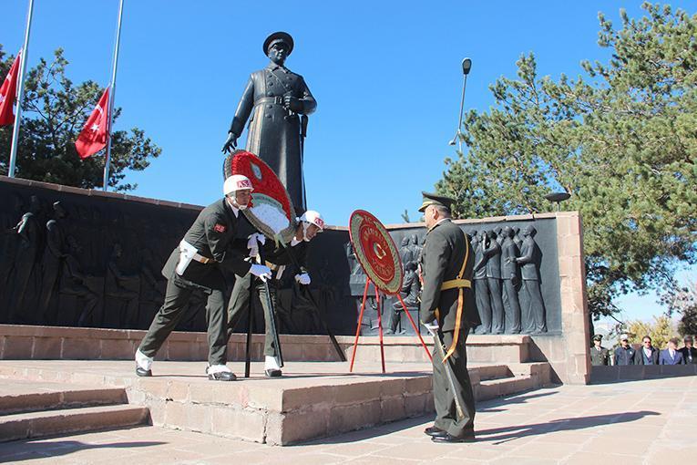 ERZURUM’DA ÇELENK SUNUMU