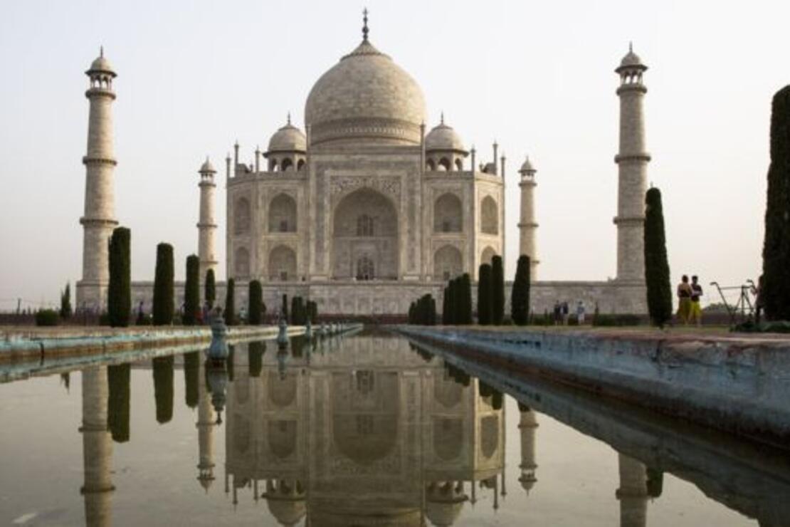 Hindistan renk değiştiren Tac Mahal için çare arıyor