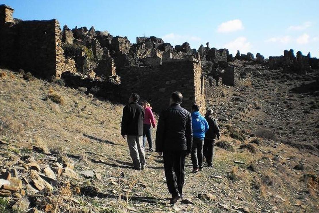 Karaburun’un tarihi köyünde inceleme