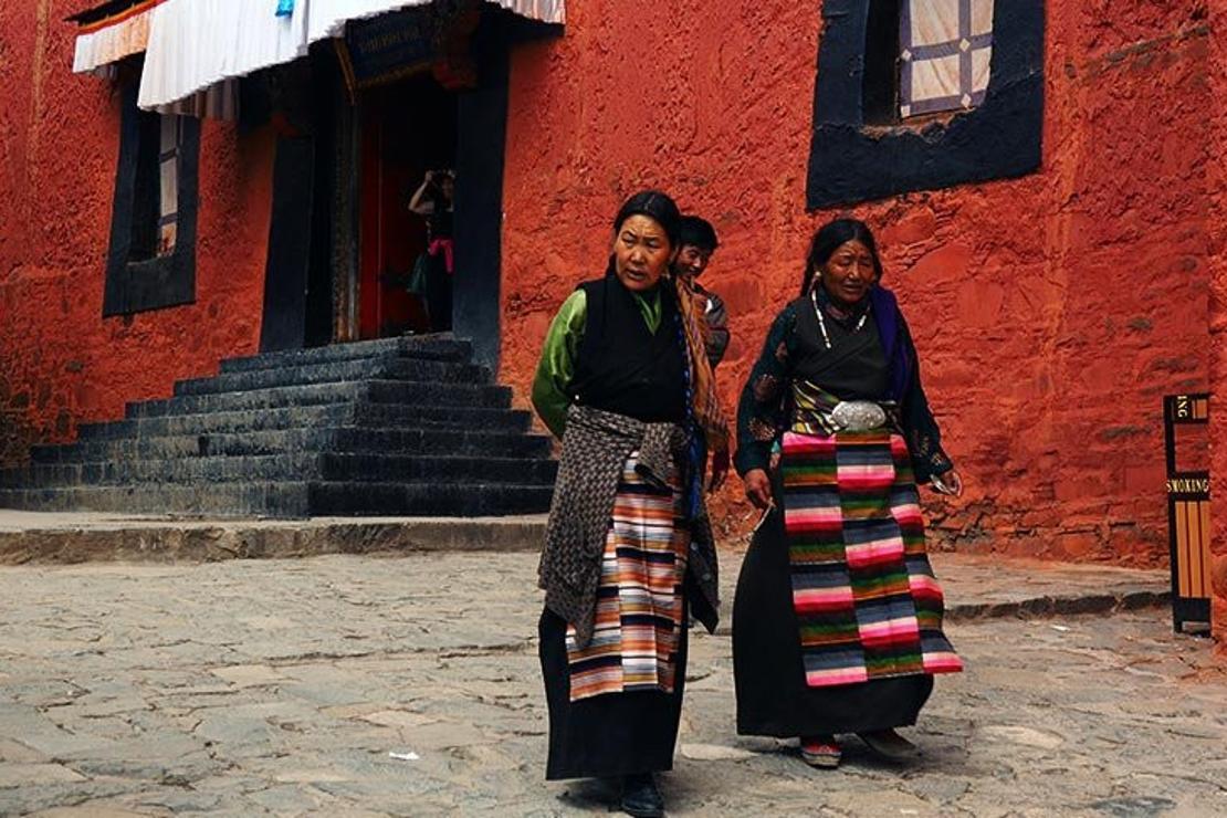 Gyantze'ye 5000 metrelik geçitlerde yolculuk
